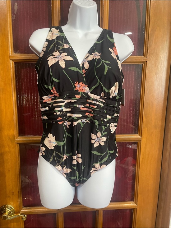 Shade & Shore Other - Women’s Floral Black One-Piece Swimsuit with Tummy & Butt Control